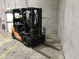 Toyota 62-8FD25 Diesel Counterbalance Forklift - picture0' - Click to enlarge