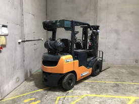 Toyota 62-8FD25 Diesel Counterbalance Forklift - picture1' - Click to enlarge