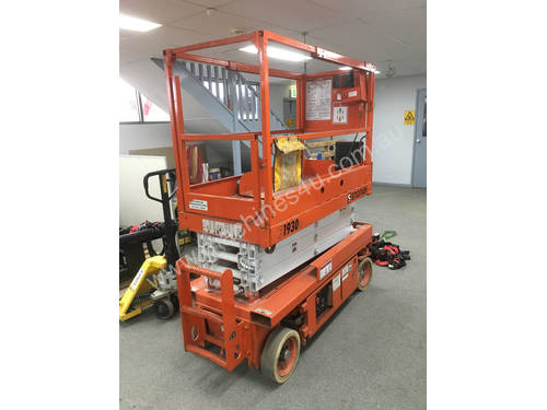 Scissors lift in a good condition for a quick sale