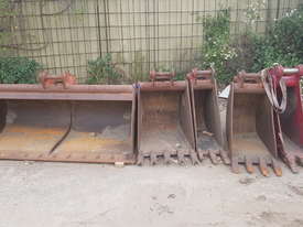 8-10t Hogan bucket set - picture1' - Click to enlarge