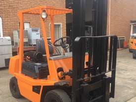 CHEAP TOYOTA DIESEL FORKLIFT - picture1' - Click to enlarge