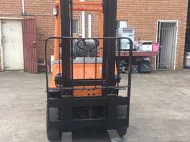 CHEAP TOYOTA DIESEL FORKLIFT - picture2' - Click to enlarge