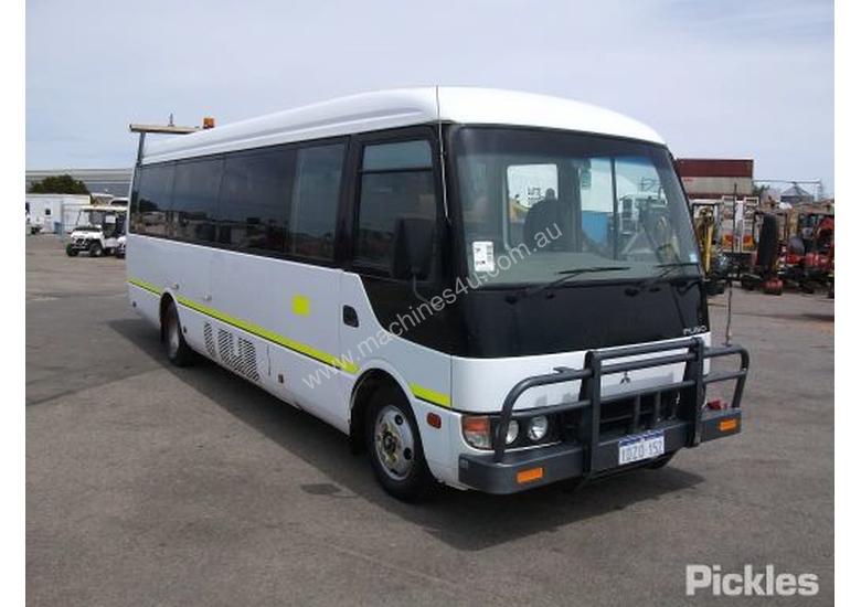 caption 2011 Mitsubishi Rosa BE600 Deluxe