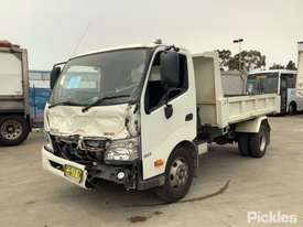 2016 Hino 300 917 - picture2' - Click to enlarge