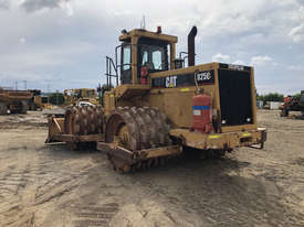 Caterpillar 825C Compactor - picture2' - Click to enlarge
