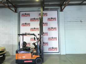 TOYOTA 7 FBE18 62109 3 WHEEL COUNTER BALANCED FORKLIFT CONTAINER MAST - picture0' - Click to enlarge