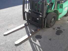 2.5t Mitsubishi Forklift - picture0' - Click to enlarge