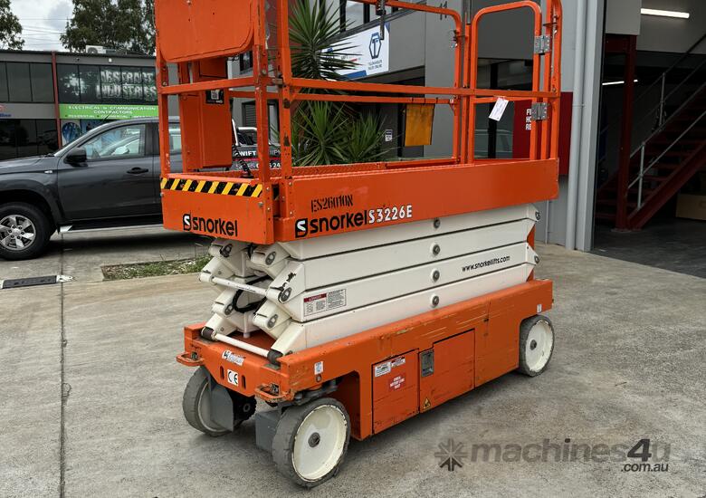 2018 Snorkel S3226E - 26ft Narrow Electric Scissor Lift image 4