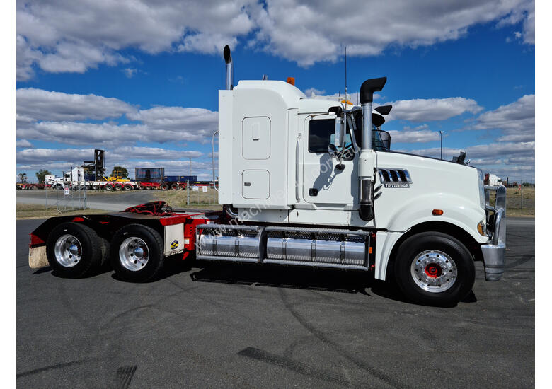 caption Mack TRIDENT Primemover Truck