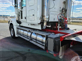 Mack TRIDENT Primemover Truck - picture2' - Click to enlarge