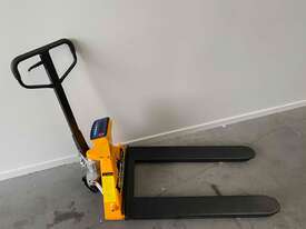 pallet jack with scales 2 tonne MUST GO - picture0' - Click to enlarge