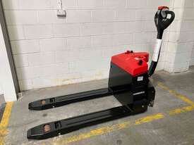 Electric powered pallet mover - picture0' - Click to enlarge