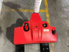 Electric powered pallet mover - picture2' - Click to enlarge