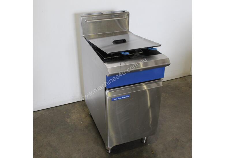 caption Blue Seal GT46 Twin Pan Fryer