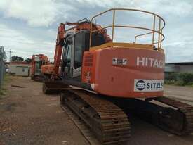 Hitachi ZX225USLC-3 - picture2' - Click to enlarge