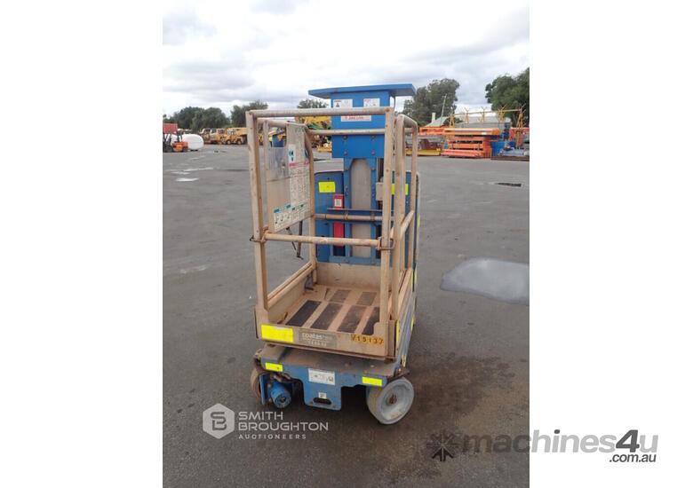 Used 2010 GENIE RUNABOUT GR15 VERTICAL MAST LIFT Personnel Lifts in
