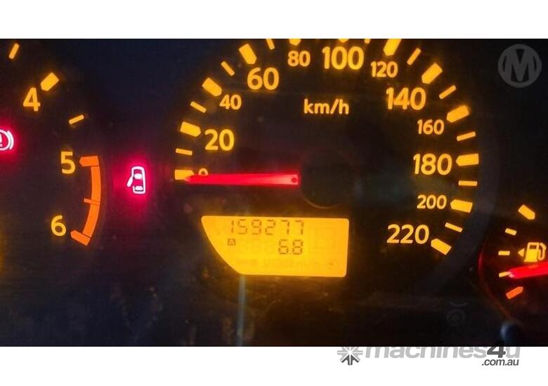 caption Nissan Navara D40