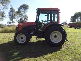 4x4 cab tractor - picture0' - Click to enlarge