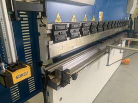 Brand New Hydraulic NC pressbrake with Programmable controller - picture2' - Click to enlarge