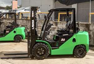Larsa 2.5T Diesel Forklift with Container Mast *JAPANESE MADE ISUZU ENGINE*