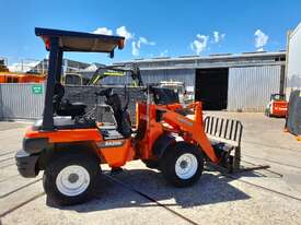 Kubota R420 loader - picture0' - Click to enlarge