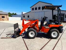 Kubota R420 loader - picture0' - Click to enlarge