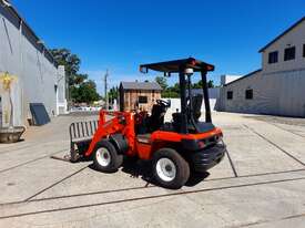 Kubota R420 loader - picture1' - Click to enlarge