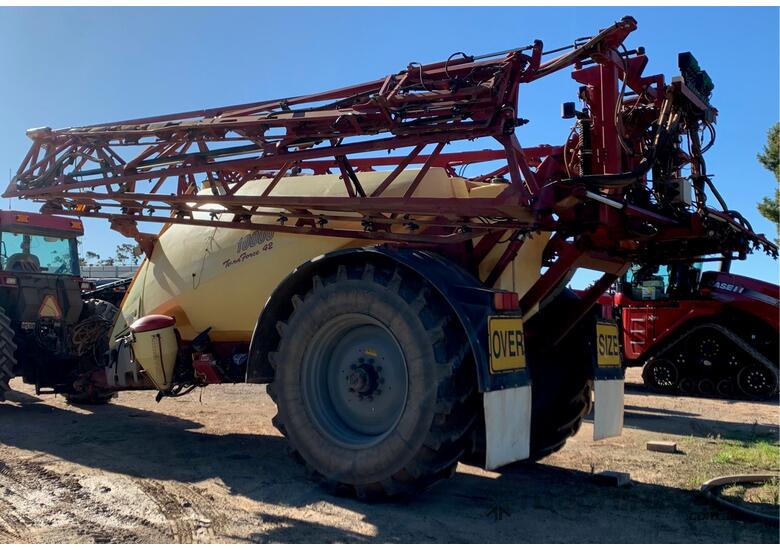 caption Hardi Commander 10000 Boomspray