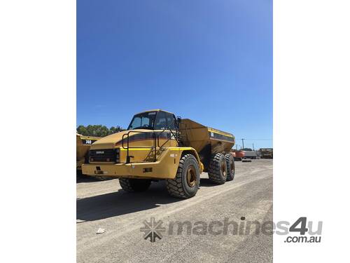 2005 CATERPILLAR 740 DUMP TRUCK