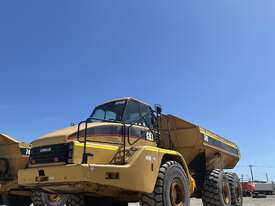 2005 CATERPILLAR 740 DUMP TRUCK - picture2' - Click to enlarge