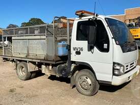 Isuzu NPR200 - picture0' - Click to enlarge