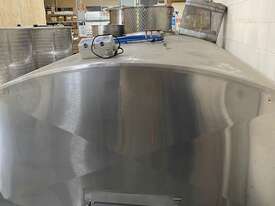 Stainless Steel 3000ltr Tank - picture1' - Click to enlarge