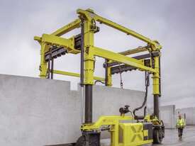 Combilift Straddle Carrier - picture0' - Click to enlarge