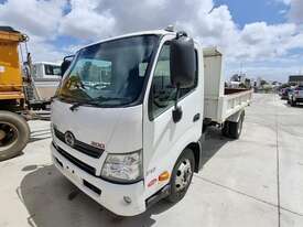 Hino 717 - picture0' - Click to enlarge