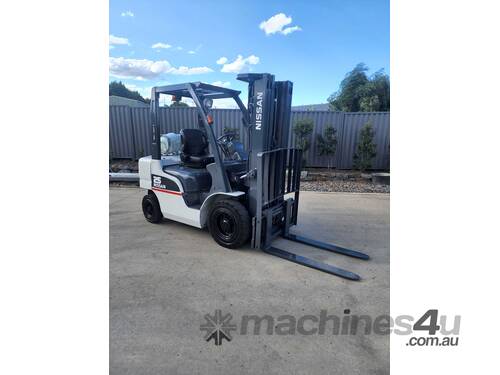 Used 2009 Nissan Nissan 2 5T Forklift Container Mast Counterbalance ...