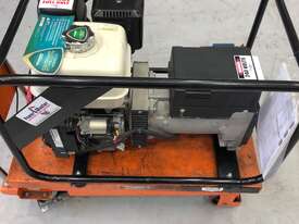 Dunlite 8kva DGUH7ES-2-R/S Honda Powered Generator with Electric & Remote Start - picture0' - Click to enlarge