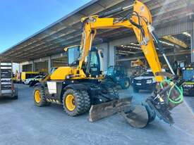 2017 JCB HYDRADIG 110W U4501  - picture2' - Click to enlarge