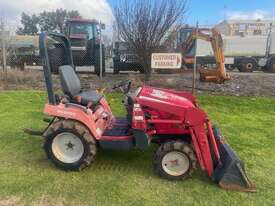 Tractor Massey Ferguson MF G2400 4x4 FEL 3PL - picture1' - Click to enlarge