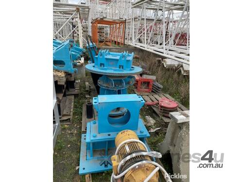 Stiff Leg Crane
Recovery Crane, Self Dismantling, 3 Stage Mast, Approx 12T, Boom Length Approx. 18m,