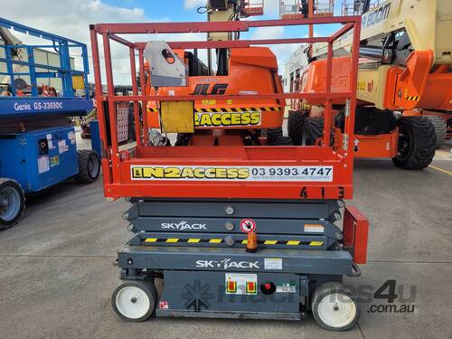 caption SkyJack 3219 Elcectric Scissor lift