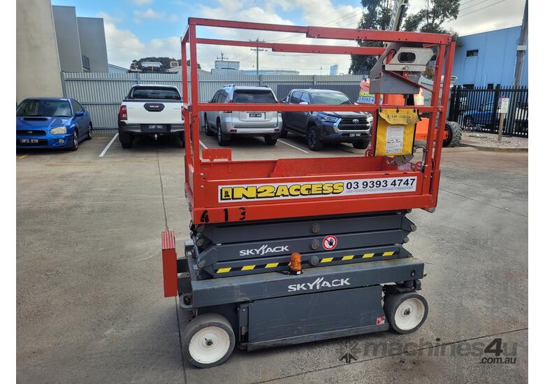 caption SkyJack 3219 Elcectric Scissor lift