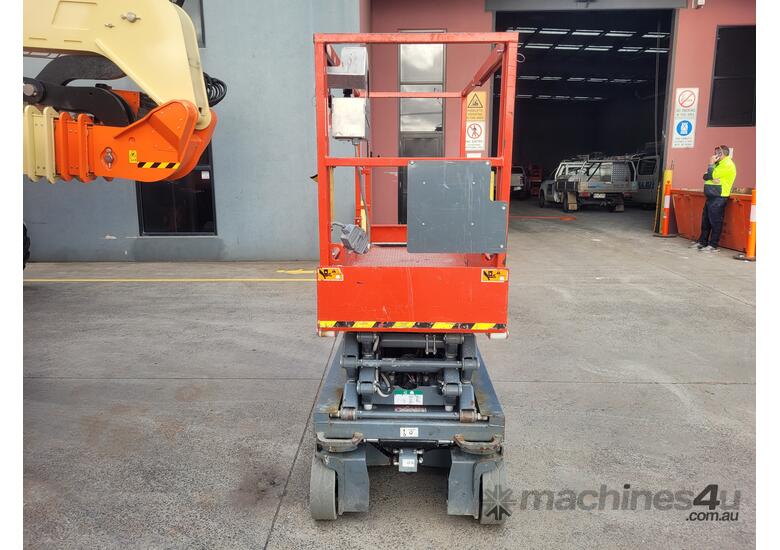 caption SkyJack 3219 Elcectric Scissor lift