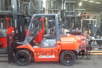 ACTIVE FORKLIFTS - Toyota 3.5 Ton forklift for sale 4.5m mast with hydraulic side shift fork positio ACTIVE FORKLIFTS - Toyota 3.5 Ton forklift for sale 4.5m mast with hydraulic side shift fork positio