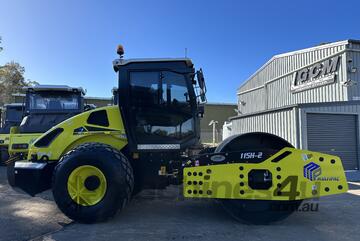 MULTIPAC 113H-2 VIBRATING SMOOTH DRUM