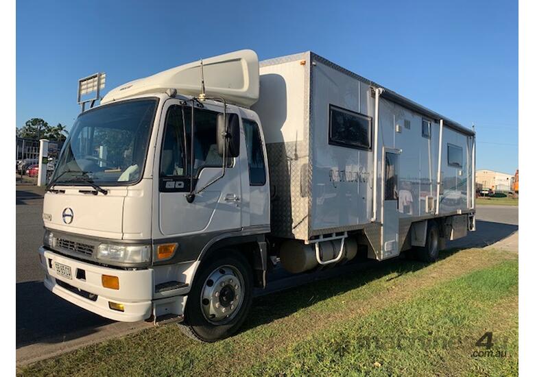 caption 1998 Hino GD122 32’ Motor Home