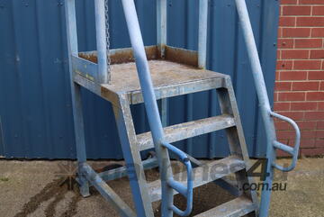 Aluminium Access Platform Ladder - No Bolt - 0.9m