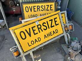 4x Oversize Load Signs - picture2' - Click to enlarge