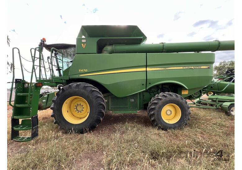 caption 2015 JOHN DEERE S670 w JOHN DEERE 640D Front