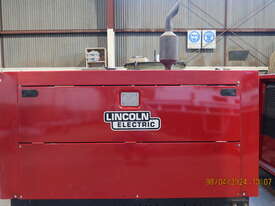 Lincoln Electric Welder - picture0' - Click to enlarge