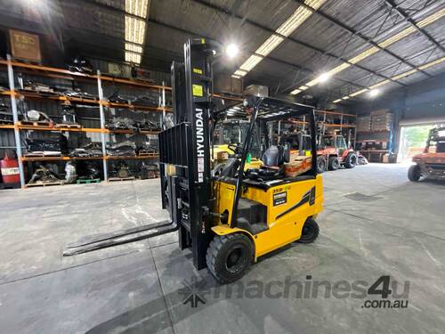 caption Hyundai 3.5 Tonne Hyundai Forklift For Sale (Demo)